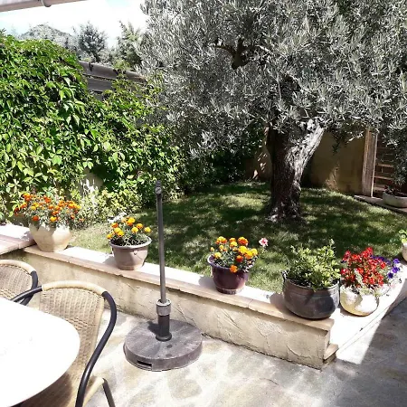 Sous L'olivier Apartment *